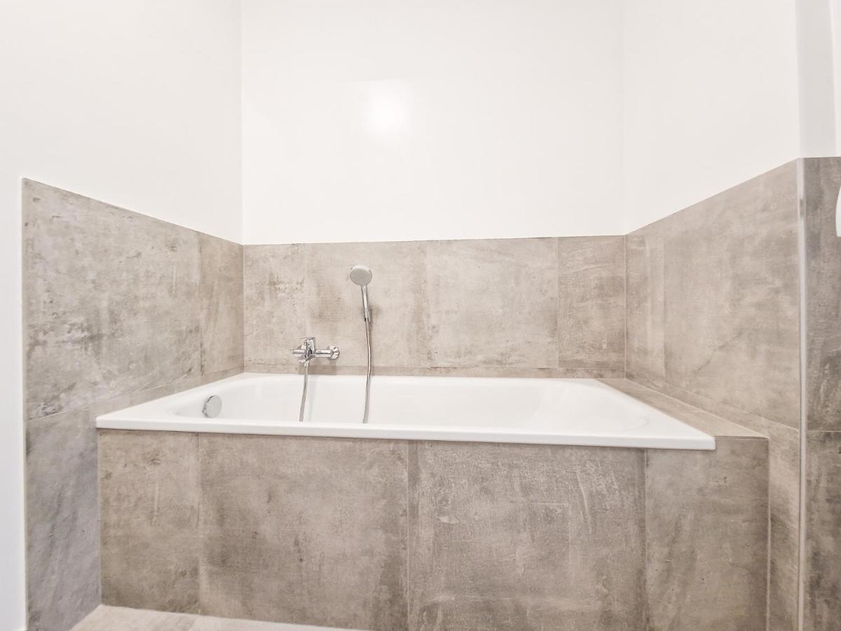 Raj Living - City Apartment With 3 Rooms - 15 Min Messe Dus & 10 Min Old Town Dus Dusseldorf Exterior photo