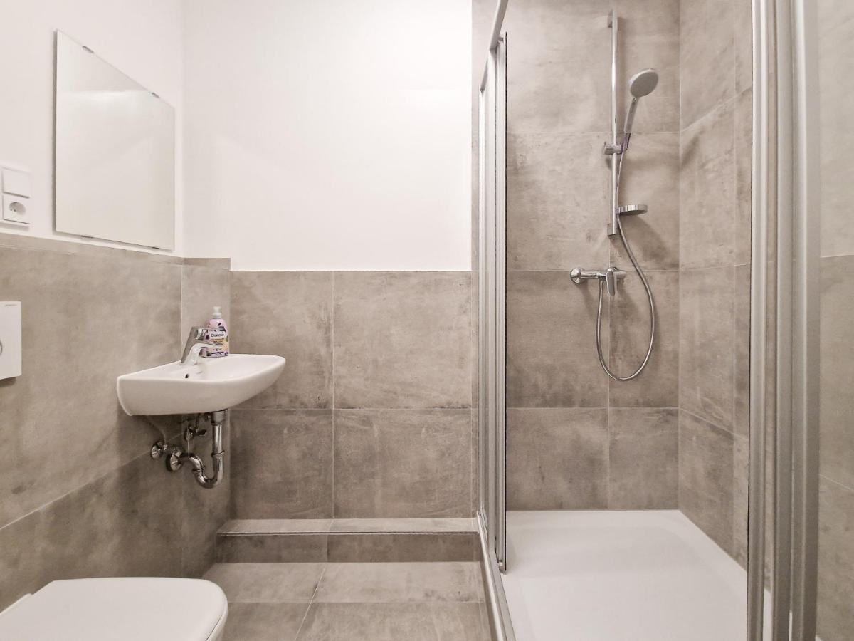 Raj Living - City Apartment With 3 Rooms - 15 Min Messe Dus & 10 Min Old Town Dus Dusseldorf Exterior photo