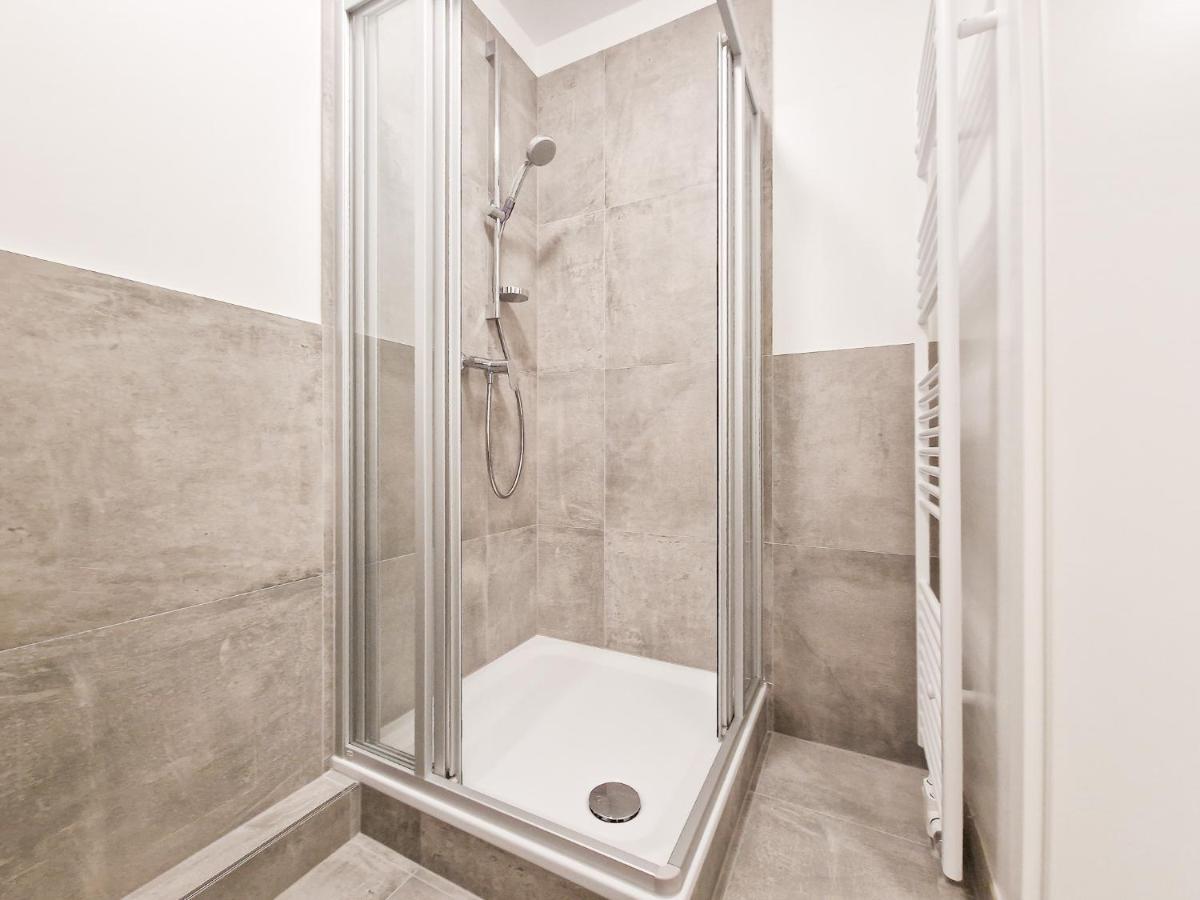 Raj Living - City Apartment With 3 Rooms - 15 Min Messe Dus & 10 Min Old Town Dus Dusseldorf Exterior photo
