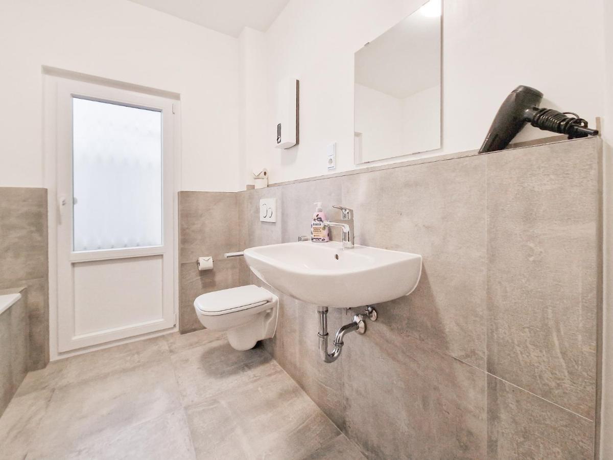 Raj Living - City Apartment With 3 Rooms - 15 Min Messe Dus & 10 Min Old Town Dus Dusseldorf Exterior photo